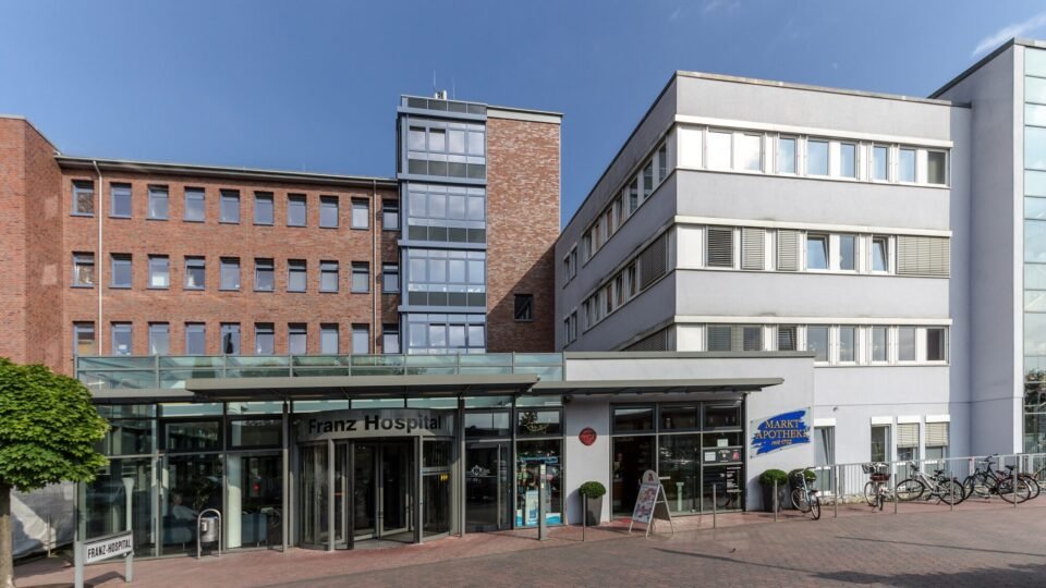 Klinikreform: Länder verteilen Leistungsgruppen, Vorhaltevergütung kommt erst 2028