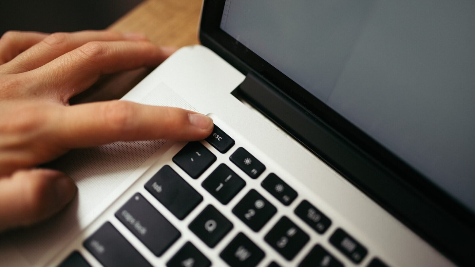 Kammergericht: E-Mail-Adresse im Amazon-Impressum muss erreichbar sein